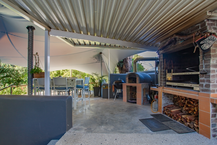 5 Bedroom Property for Sale in Uitsig Western Cape